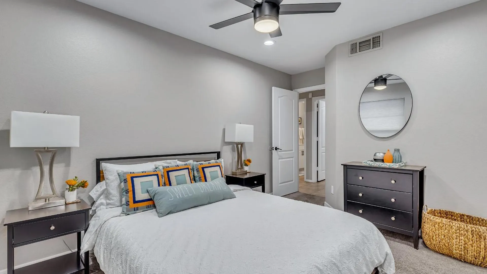 Luxe Phoenix Getaway 0*,